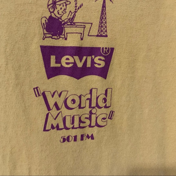 Vintage Levi’s Tee - Picture 3 of 6